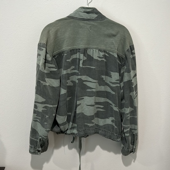 Splendid Collection Green Lightweight Jacket - Picture 2 of 3